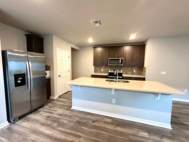 Building Photo - House for rent in Clermont in a convenience location