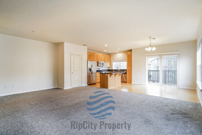 Building Photo - 1090 SW 170th Ave