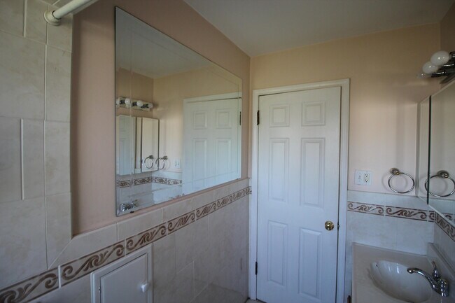 Building Photo - 14383 Mercedes