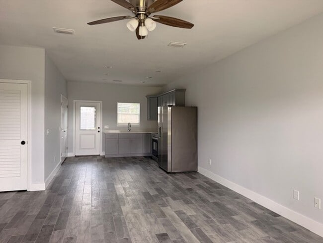 Building Photo - Orlando Rd Duplexes