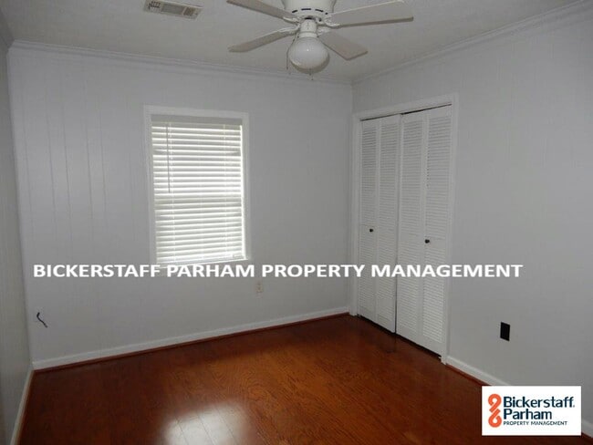 Building Photo - 4 Bedroom 2 Bath Located Off Of Double Chu...