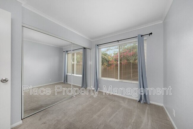 Building Photo - 4050 Porte La Paz