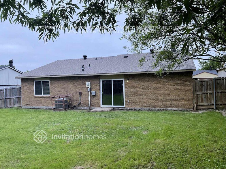 Building Photo - 10214 Deer Hollow Dr