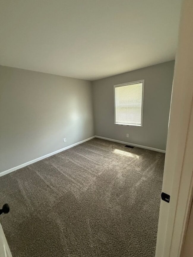 Building Photo - *JULY SPECIAL* Reduced Rent! Fully Renovat...