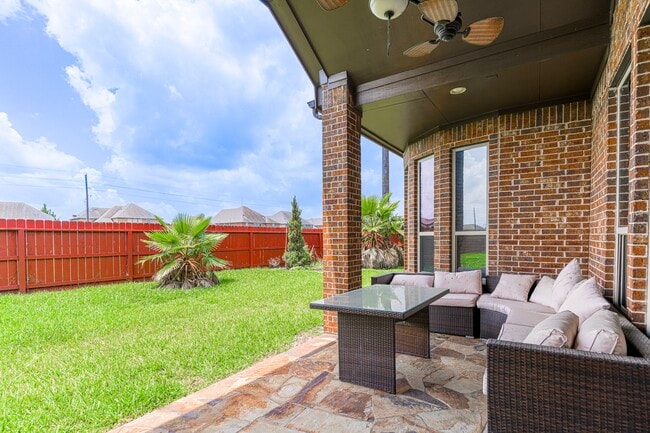Building Photo - 20315 Knights Branch Dr