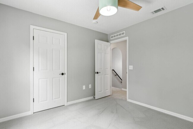 Building Photo - Newly Renovated 4 Bedroom!