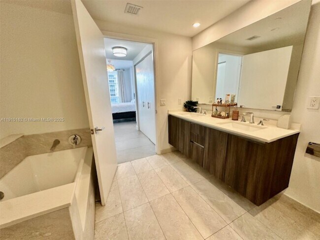 Building Photo - 488 NE 18th St