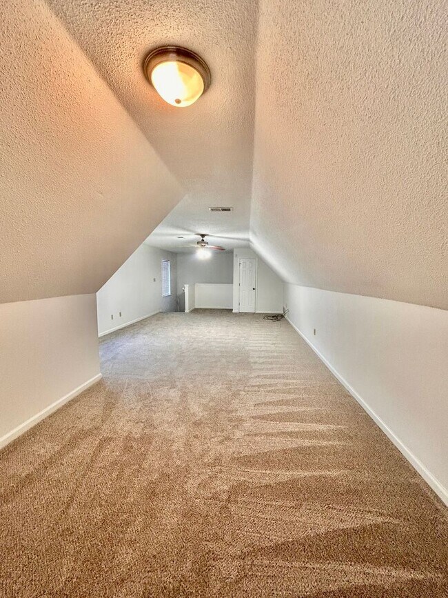 Building Photo - Discover this 4 bedroom 2 bath home for re...