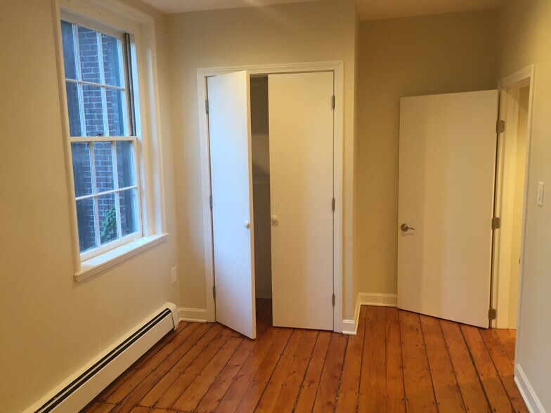 Building Photo - 10 Church St