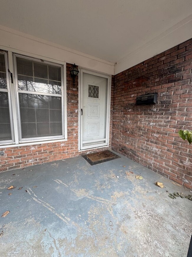 Building Photo - Spacious 1/2 Duplex in Great Waldo Area