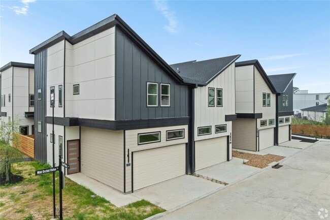 Building Photo - 13107 Honey Suckle Ridge Ln