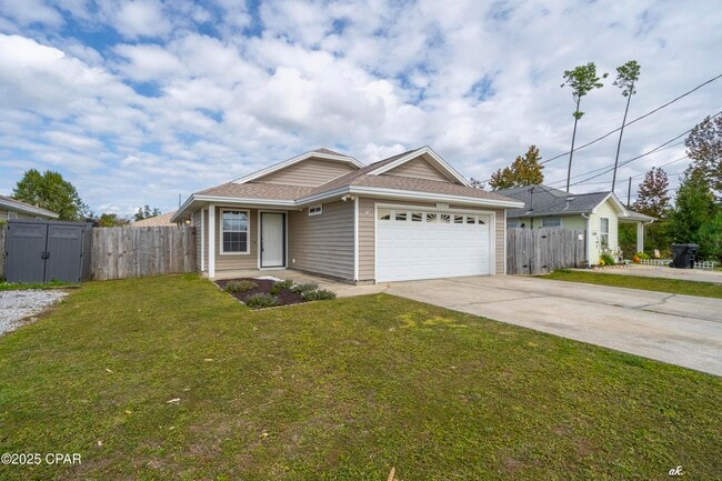 Building Photo - 3127 Douglas Rd