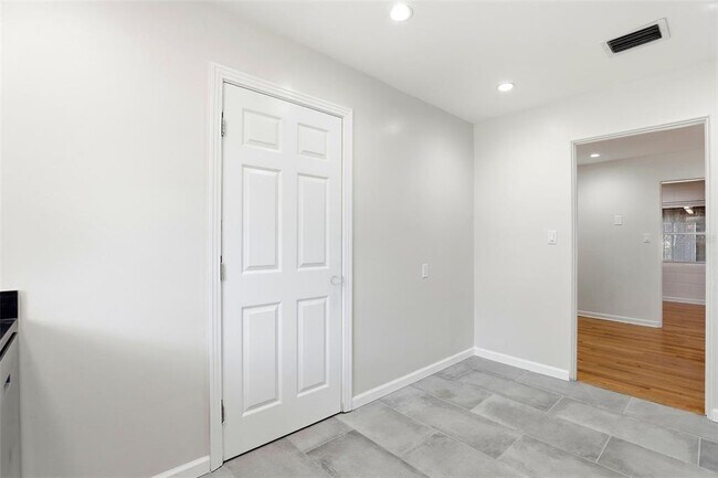 Building Photo - 1913 Baldwin Dr