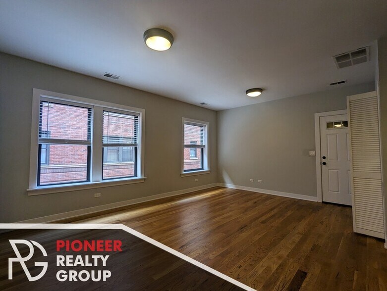 Building Photo - 4628 N Leavitt St
