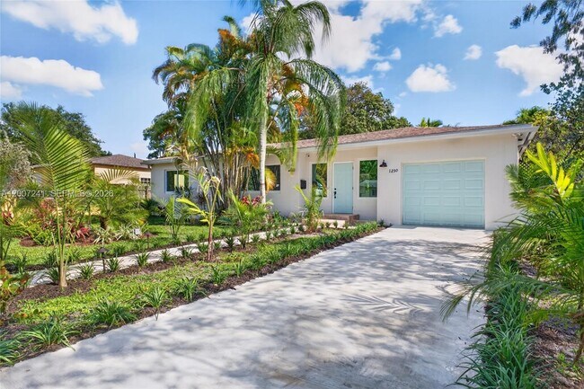 Building Photo - 1250 NE 133rd St