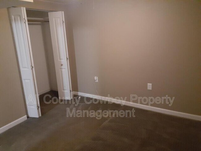 Building Photo - 1222 Logan Ave