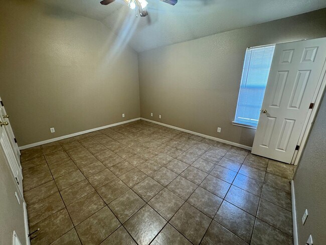 Building Photo - 4807 John David Dr