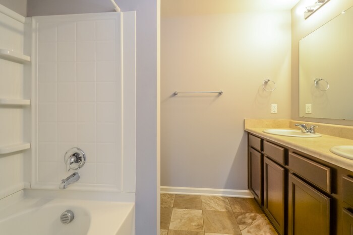 Building Photo - 6721 Woodford Dr