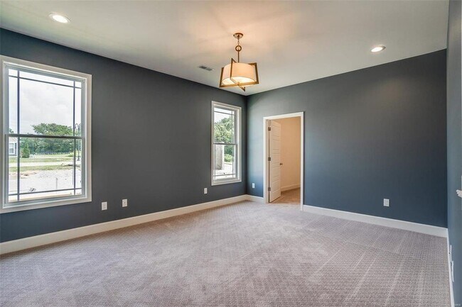 Building Photo - Beautiful Cottage At Walden Park