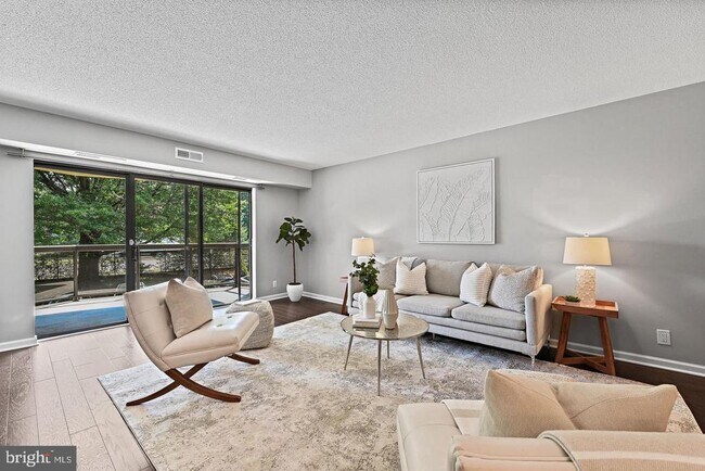 Building Photo - 8350 Greensboro Dr