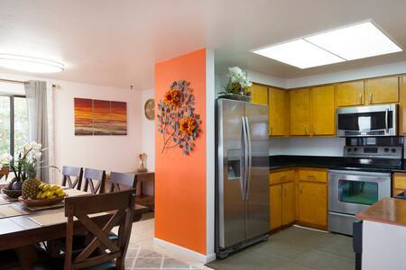 Kitchen and dining area - 999 Kaahue St