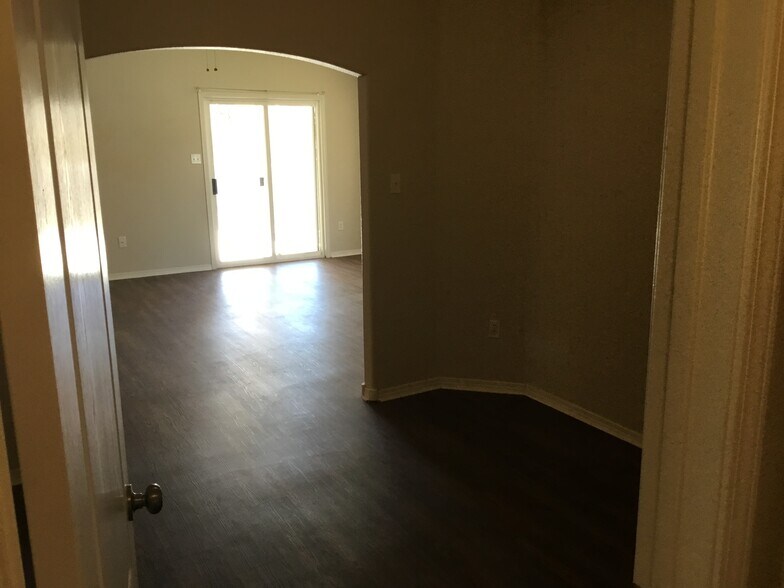 Building Photo - 804 Ocate Meadows Dr NE