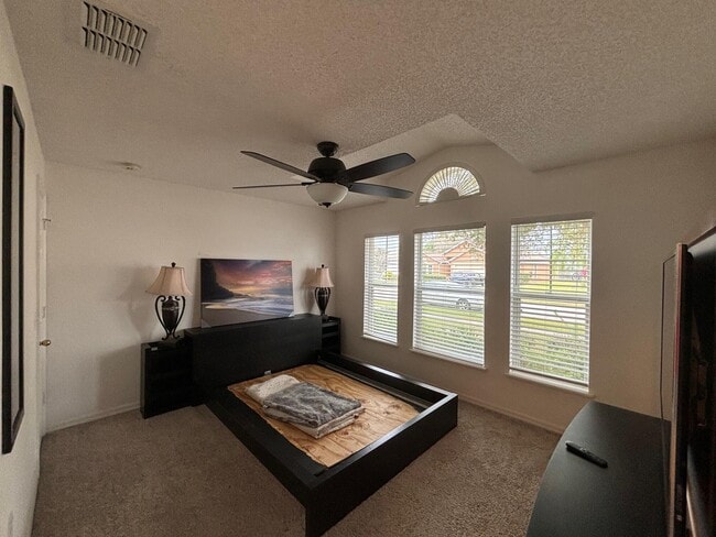 Building Photo - 1736 La Maderia Dr