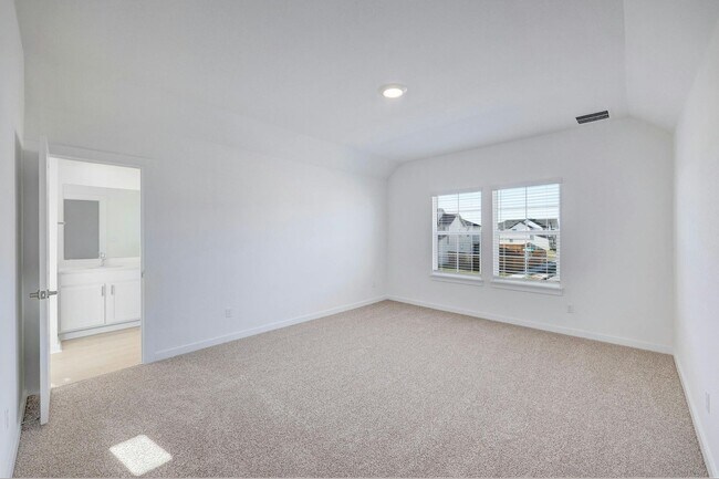 Building Photo - Modern Comfort in Avery Centre – Ready for You!