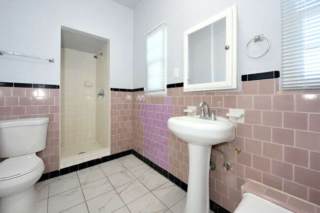 Building Photo - 630 Naranja Dr