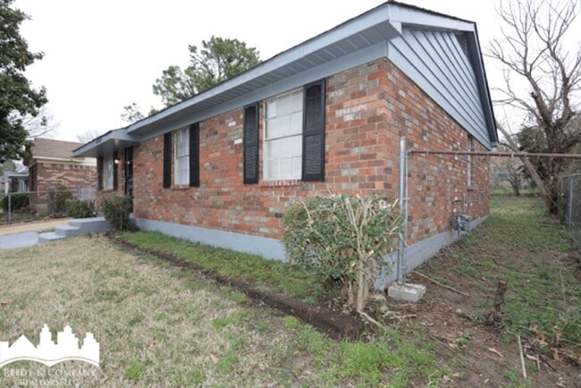 Building Photo - 4092 Maumee St