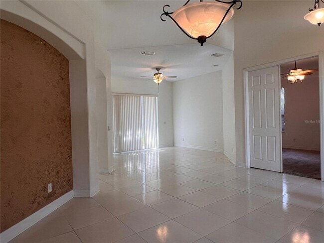 Building Photo - 12516 Leatherleaf Dr
