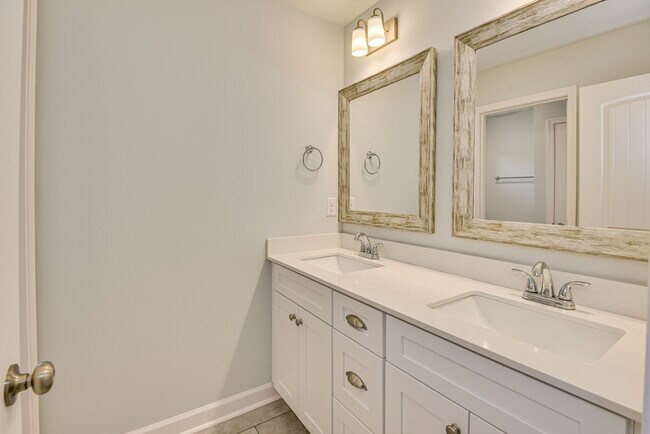 Building Photo - 926 Holbrook Dr