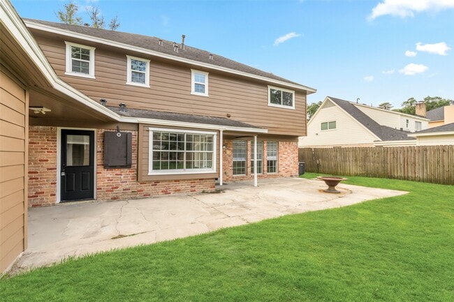 Building Photo - 560 Landfall Ln