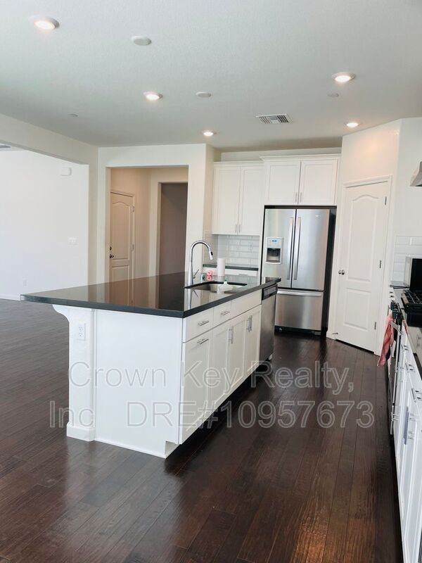 Building Photo - 6425 Dan Havicus Dr