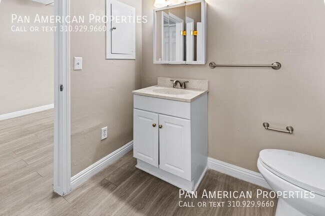 Building Photo - 15443 Van Buren St