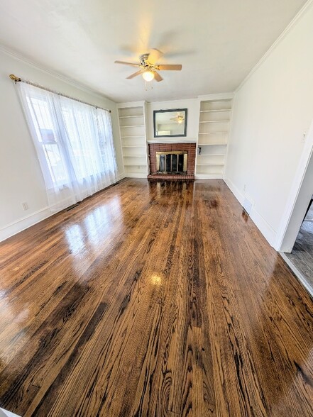 Building Photo - 2614 Tryon Dr