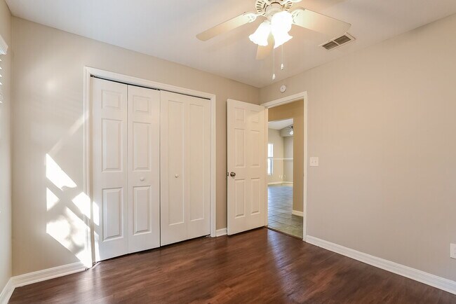 Building Photo - 10525 Reagans Run Dr