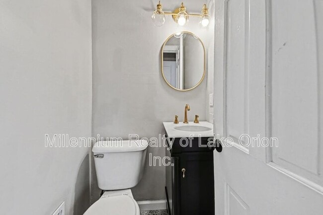 Building Photo - 419 W Iroquois Rd