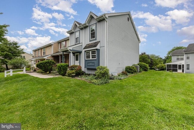 Building Photo - 1140 Hedgerow Ln