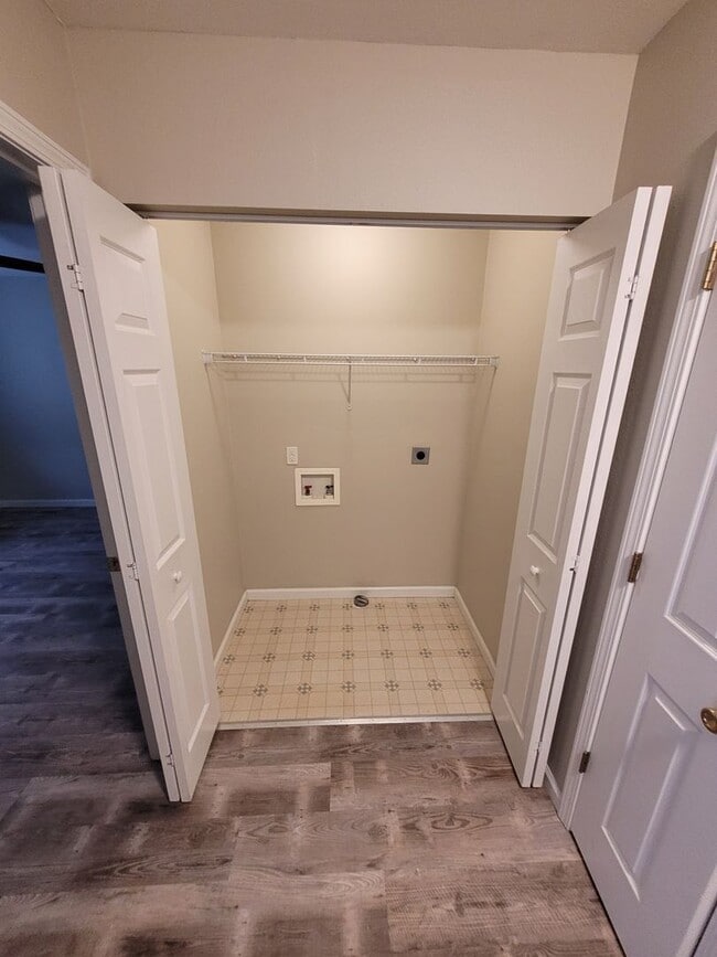 Building Photo - 416 Shade Tree Ln