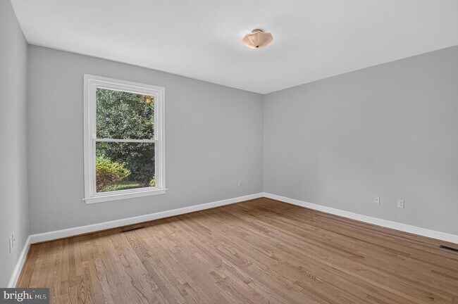 Building Photo - 9612 Annlee Terrace