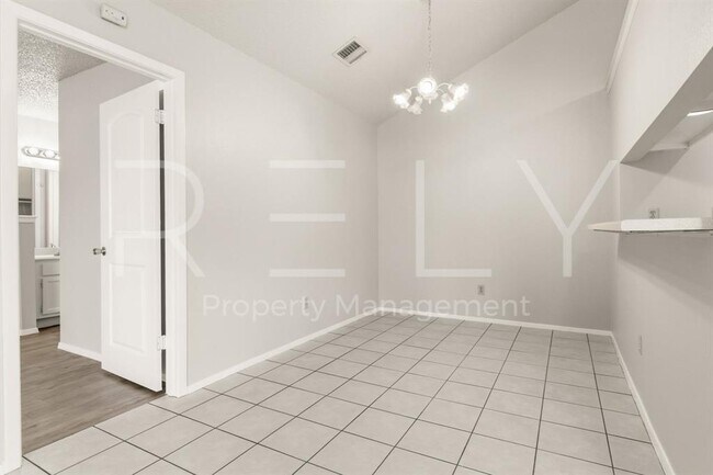 Building Photo - 409 Greenlawn Blvd
