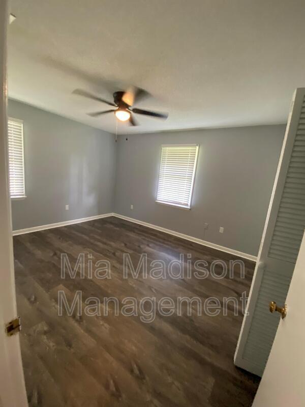 Building Photo - 7 Treadway St