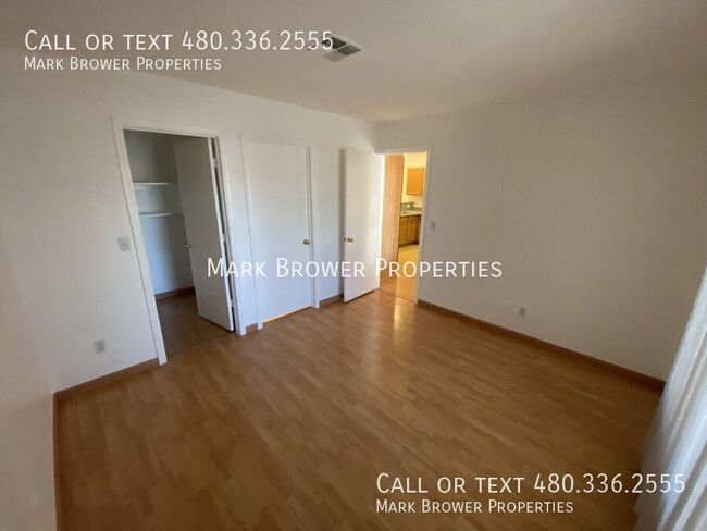 Building Photo - 1120 N Val Vista Dr