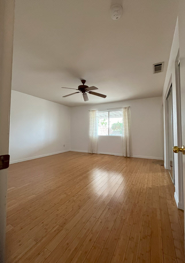 Building Photo - 13985 Ivy Ave