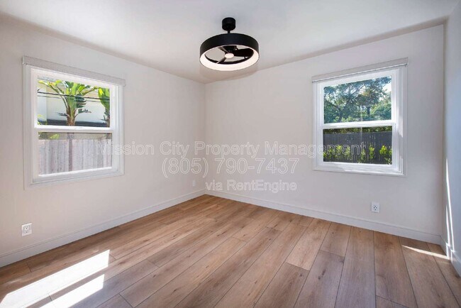 Building Photo - 337 E Calle Laureles