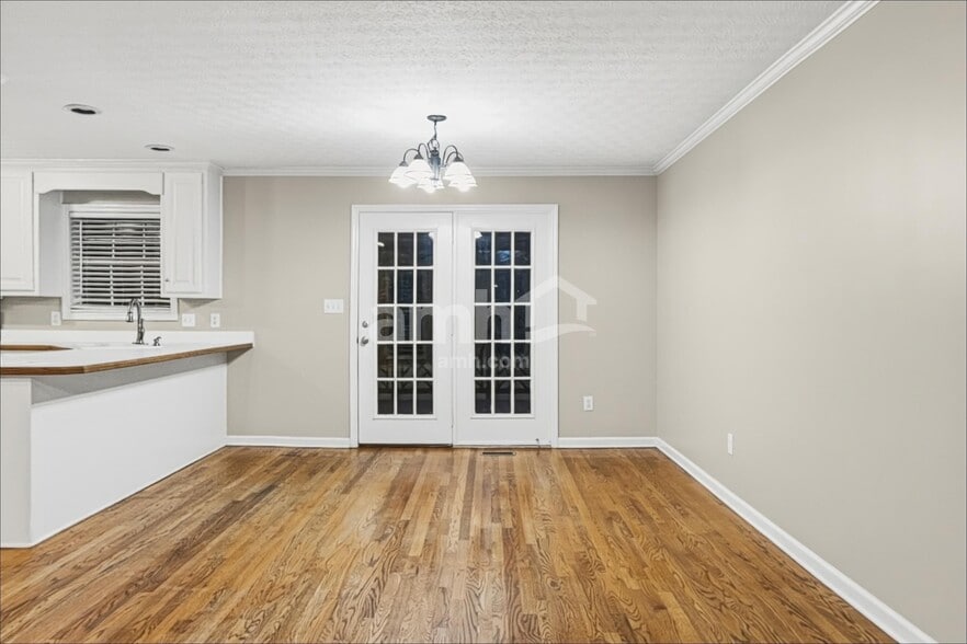 Building Photo - 403 Woodlands Dr