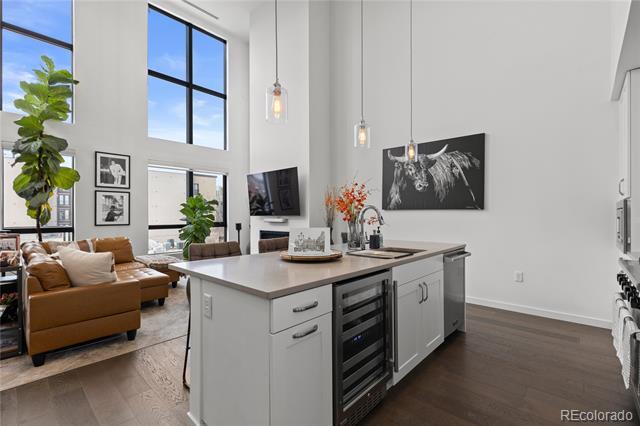 Building Photo - 1735 Central St