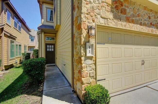 Building Photo - 11 Cheswood Manor Drive