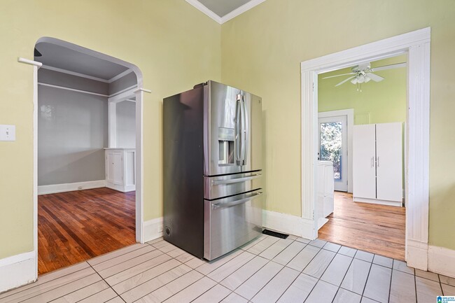 Building Photo - 3716 6th Ave S